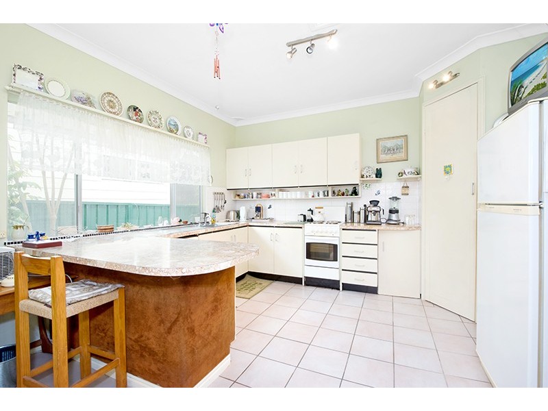 21 Audie Parade, Berkeley Vale NSW 2261