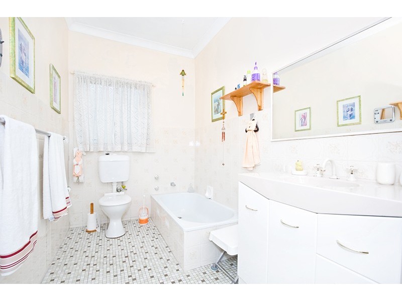 21 Audie Parade, Berkeley Vale NSW 2261