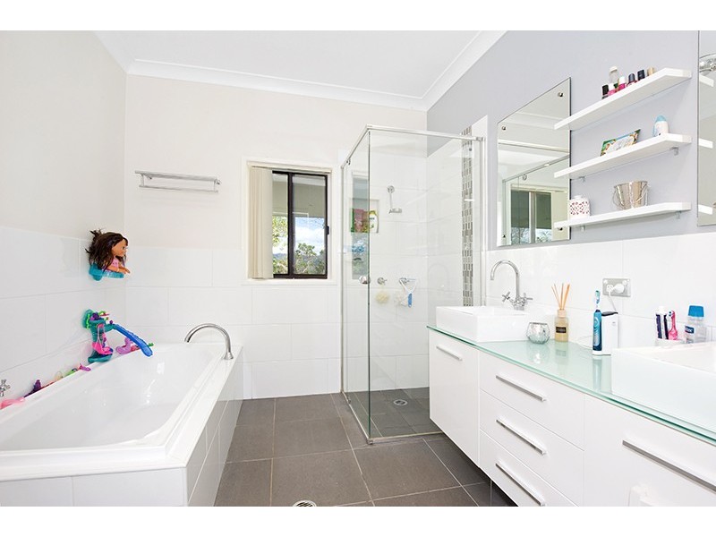 17 Berne St, Bateau Bay NSW 2261