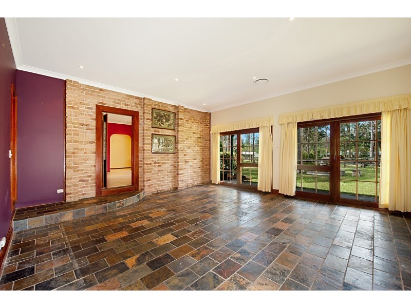 3 Holloway Dr, Jilliby NSW 2259