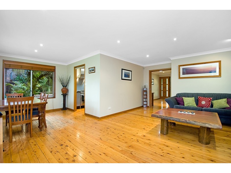 2 Kilkenny Pde, Berkeley Vale NSW 2261