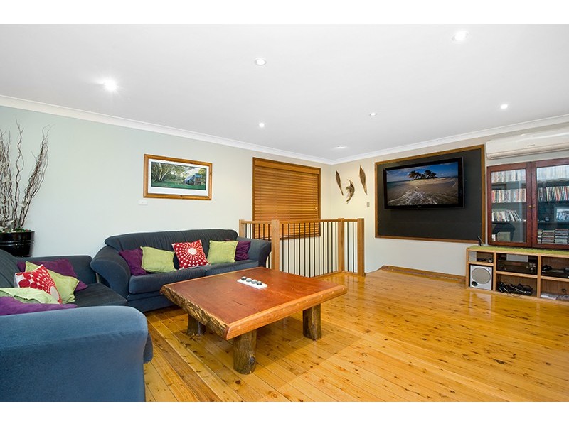 2 Kilkenny Pde, Berkeley Vale NSW 2261