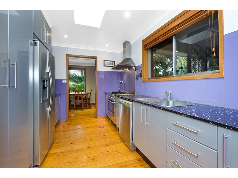 2 Kilkenny Pde, Berkeley Vale NSW 2261