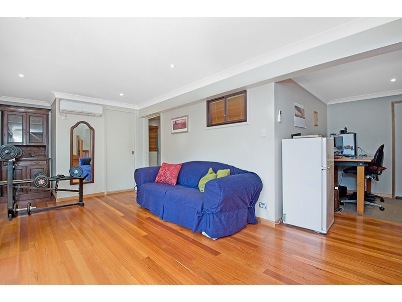 2 Kilkenny Pde, Berkeley Vale NSW 2261
