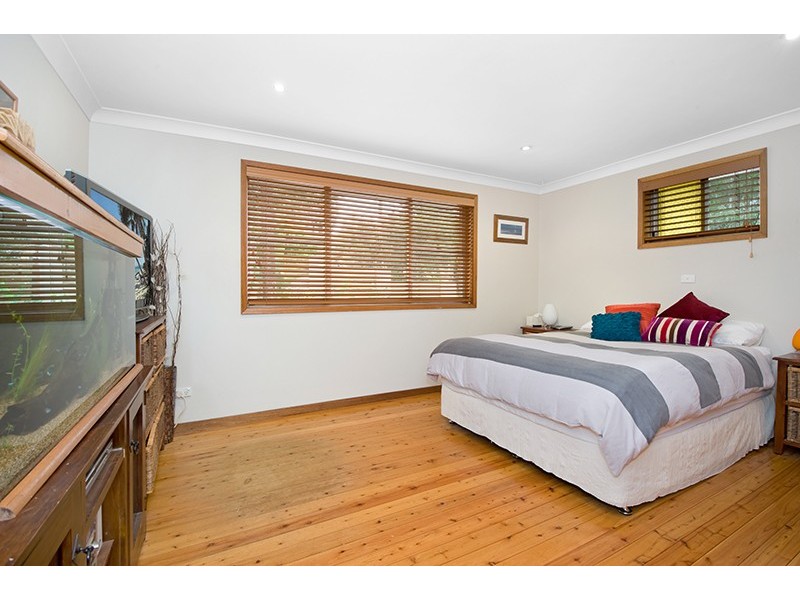 2 Kilkenny Pde, Berkeley Vale NSW 2261