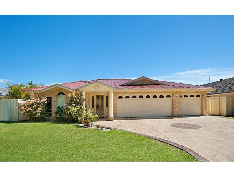18 Blue Crane Cl, Tumbi Umbi NSW 2261