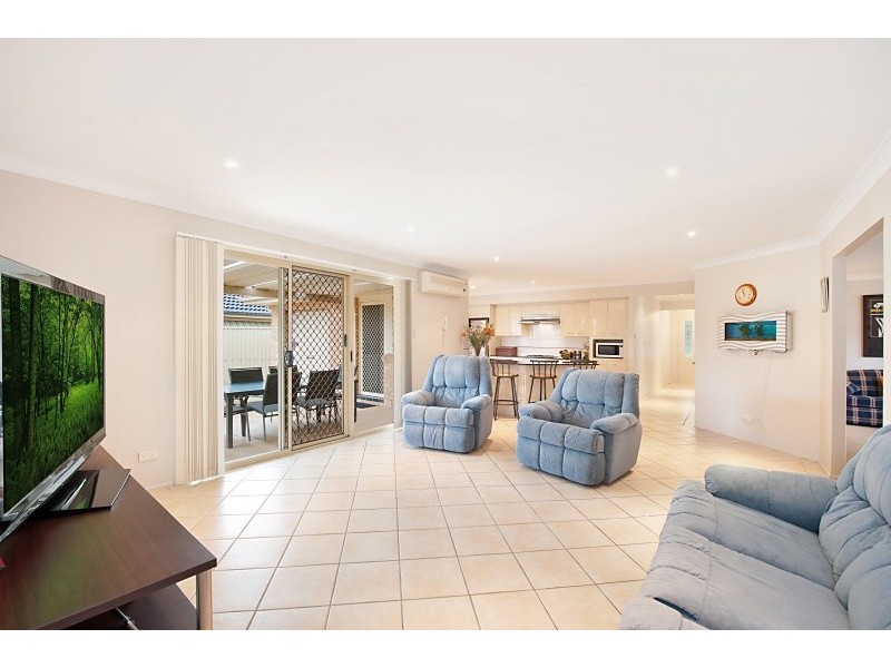 18 Blue Crane Cl, Tumbi Umbi NSW 2261