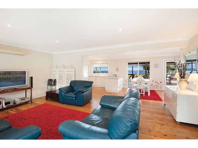 369 Lakedge Ave, Berkeley Vale NSW 2261