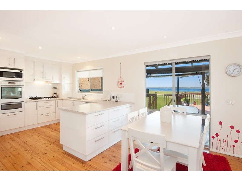 369 Lakedge Ave, Berkeley Vale NSW 2261