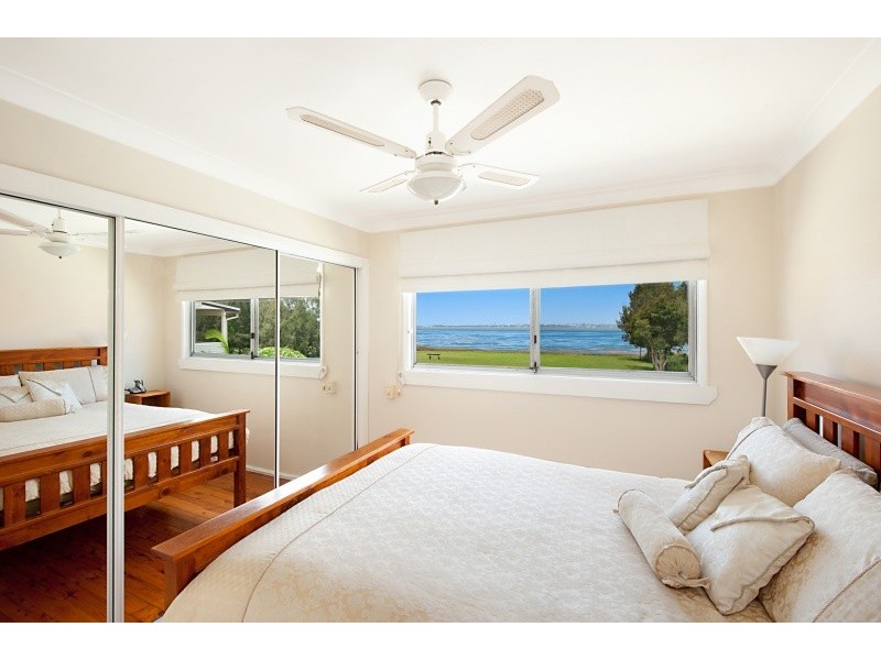369 Lakedge Ave, Berkeley Vale NSW 2261