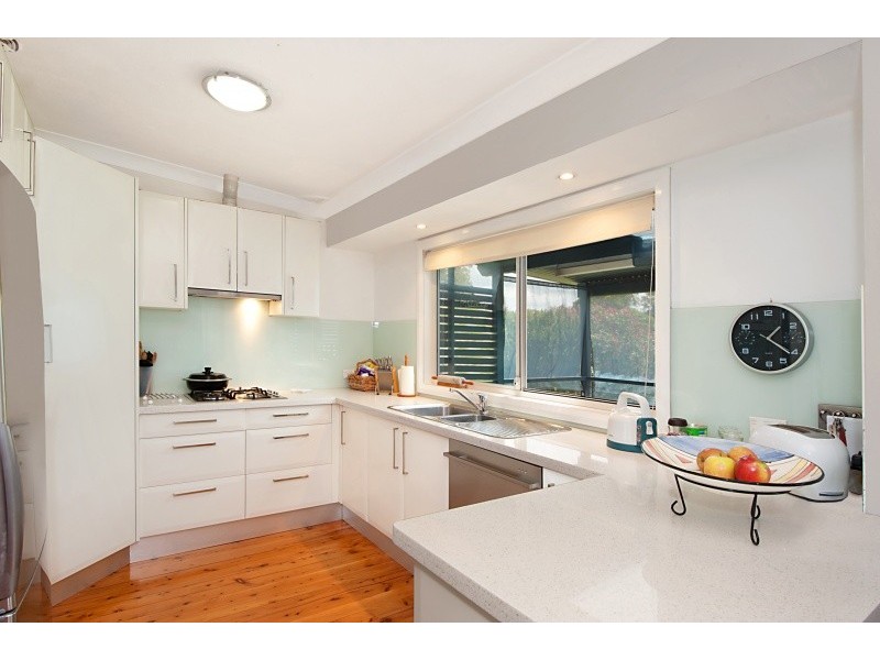 9 Windsor Rd, Berkeley Vale NSW 2261