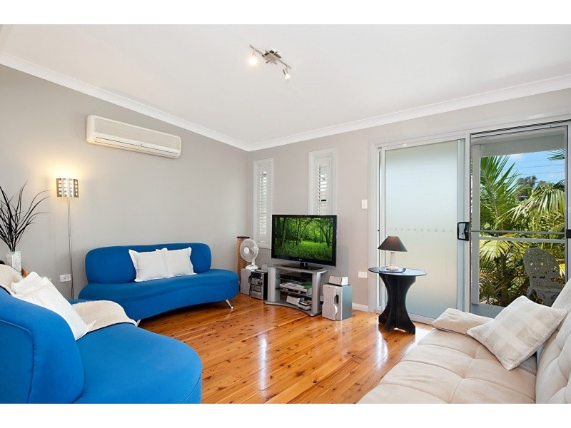 9 Windsor Rd, Berkeley Vale NSW 2261