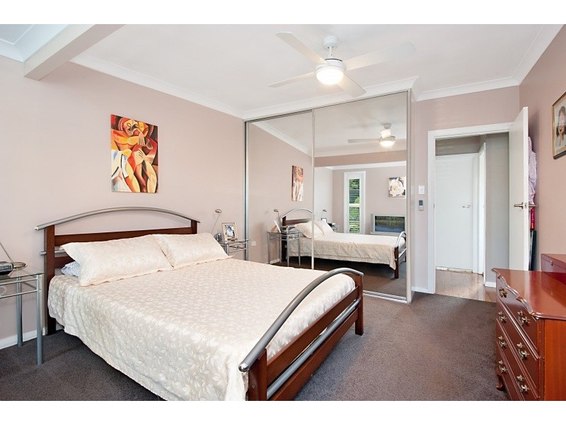 9 Windsor Rd, Berkeley Vale NSW 2261