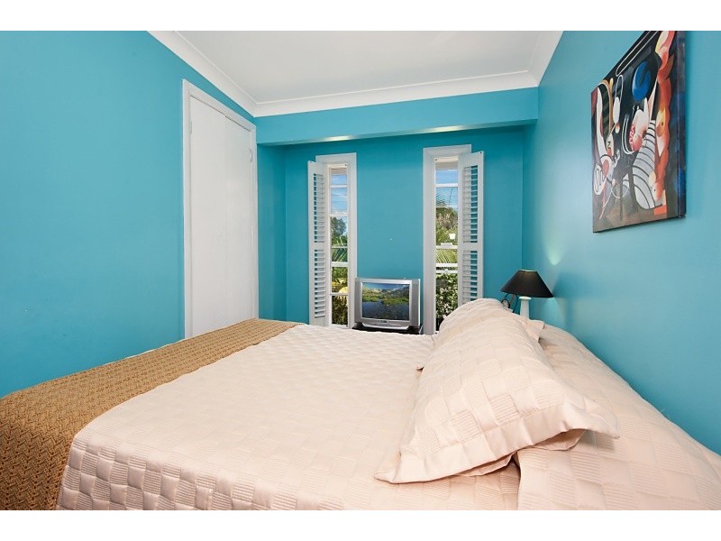9 Windsor Rd, Berkeley Vale NSW 2261