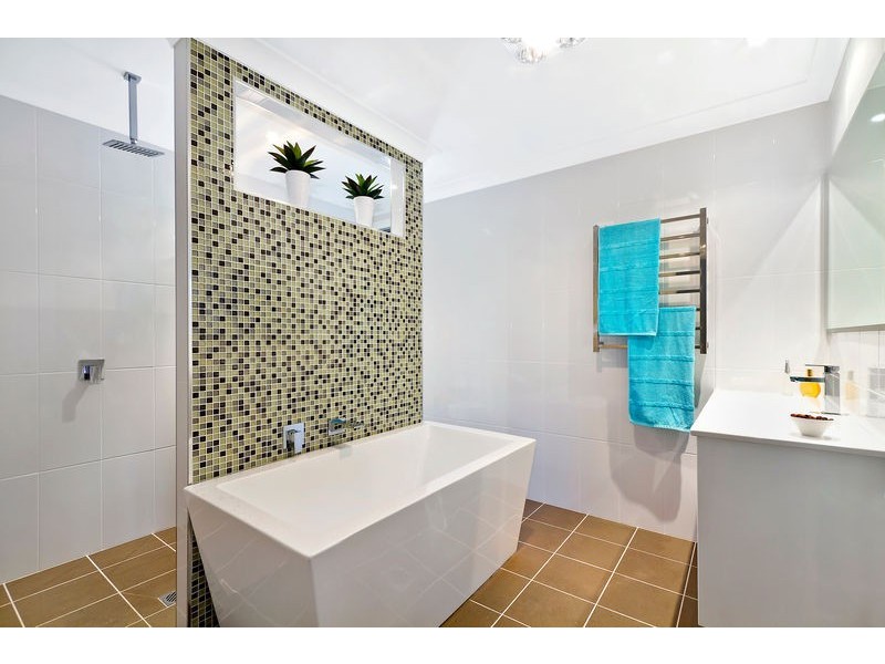 21 Barry Street, Bateau Bay NSW 2261