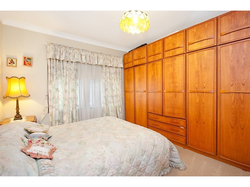 24 Blenheim Ave, Berkeley Vale NSW 2261