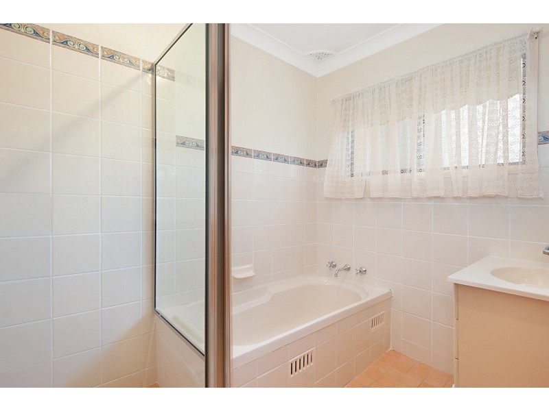 24 Blenheim Ave, Berkeley Vale NSW 2261
