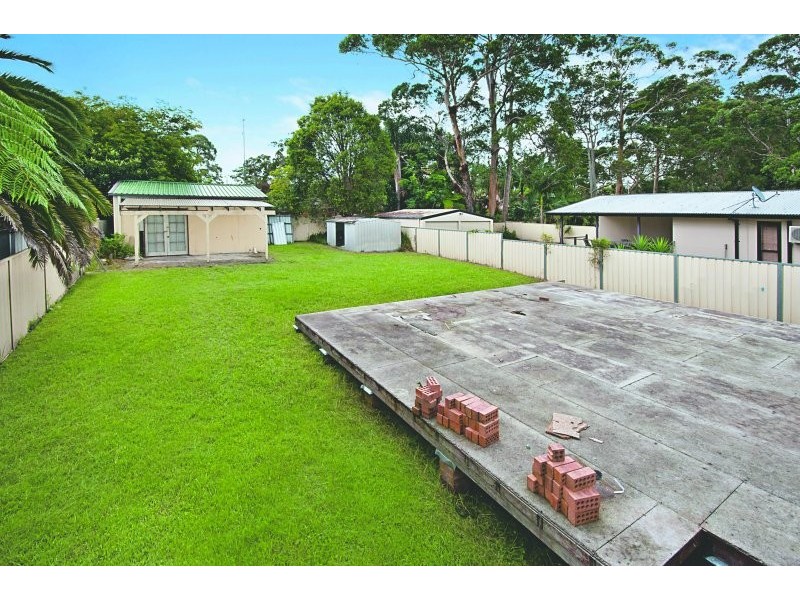 28 Kingsford Smith Dr, Berkeley Vale NSW 2261