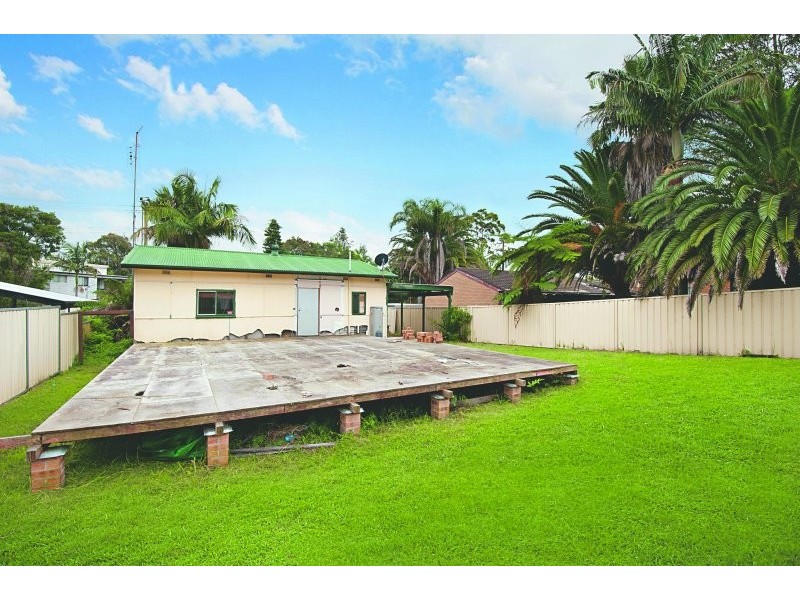 28 Kingsford Smith Dr, Berkeley Vale NSW 2261