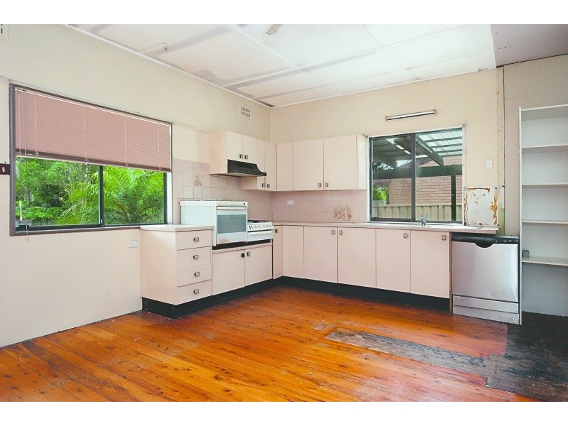 28 Kingsford Smith Dr, Berkeley Vale NSW 2261
