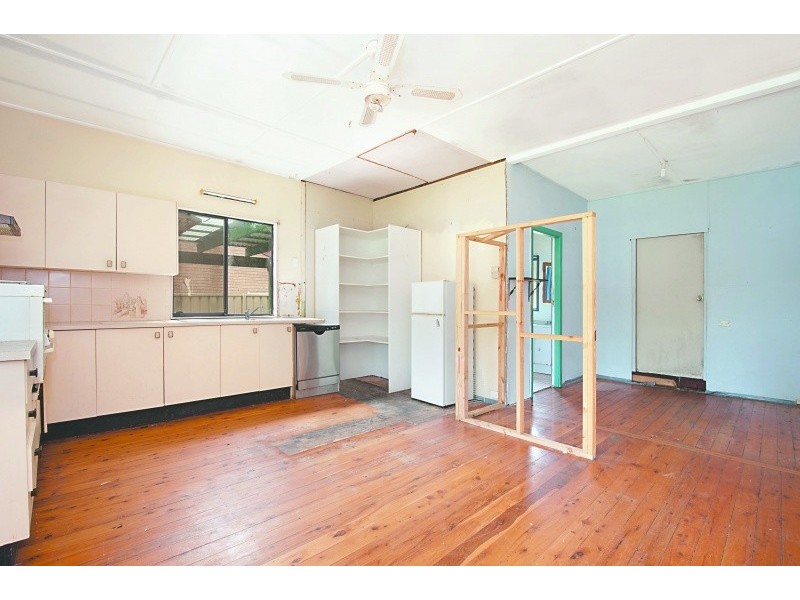 28 Kingsford Smith Dr, Berkeley Vale NSW 2261