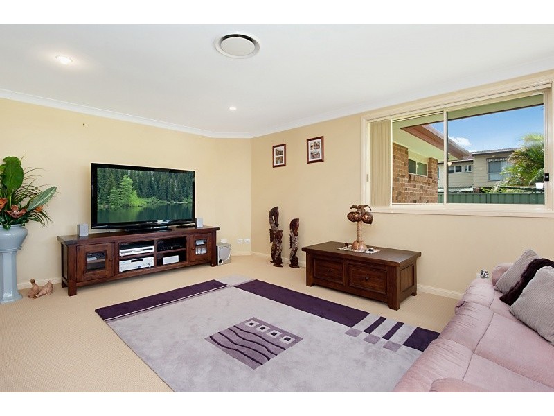 83 Kerry Crescent, Berkeley Vale NSW 2261