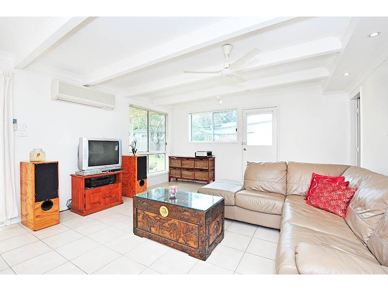 39 Albatross Rd, Berkeley Vale NSW 2261