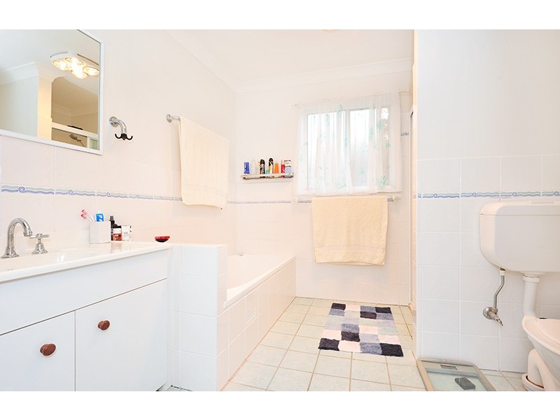 39 Albatross Rd, Berkeley Vale NSW 2261