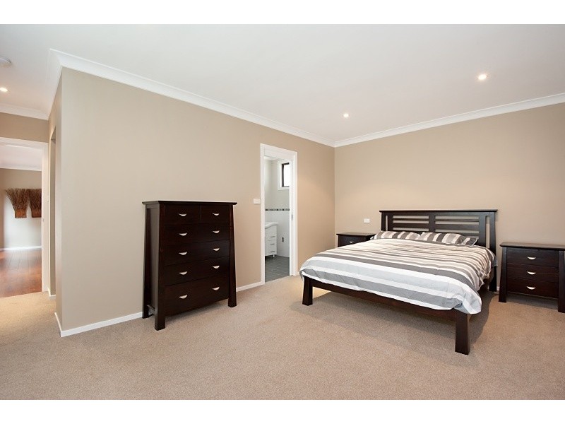 10 Hazel Close, Berkeley Vale NSW 2261