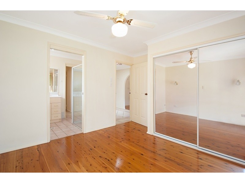 38 Castlereagh Cres, Bateau Bay NSW 2261