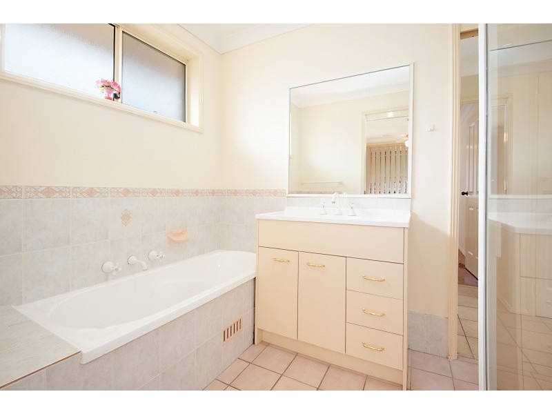 38 Castlereagh Cres, Bateau Bay NSW 2261