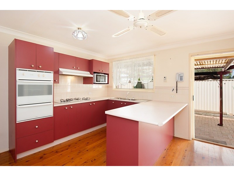 38 Castlereagh Cres, Bateau Bay NSW 2261