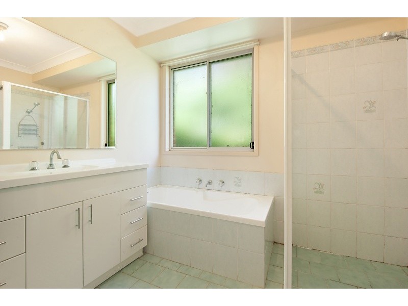 4a Shannon Parade, Berkeley Vale NSW 2261