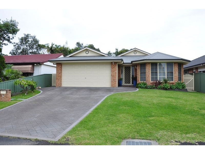 17 Ventura Avenue, Bateau Bay NSW 2261