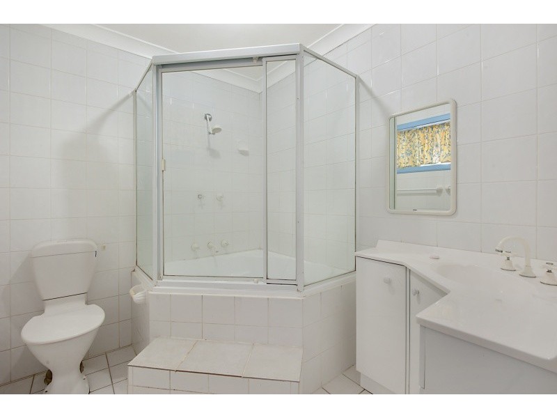 1 Kareelah Avenue, Berkeley Vale NSW 2261