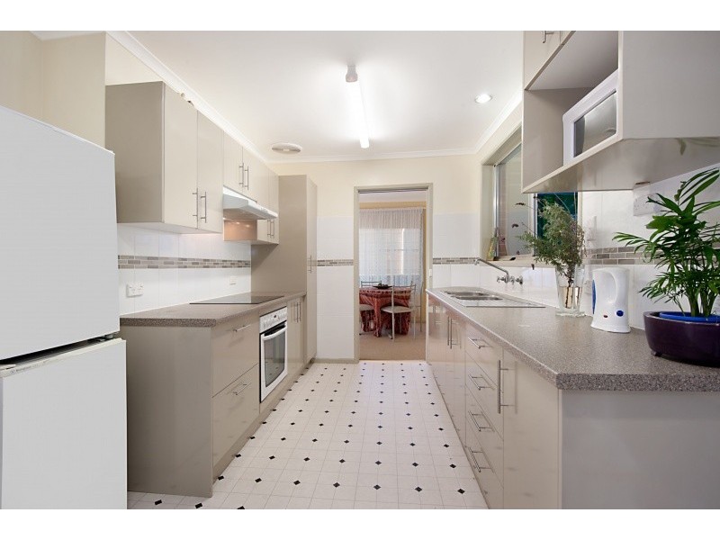 18 Hazel Close, Berkeley Vale NSW 2261