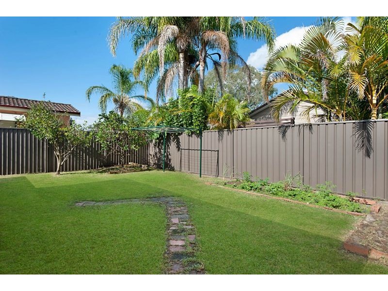 18 Hazel Close, Berkeley Vale NSW 2261