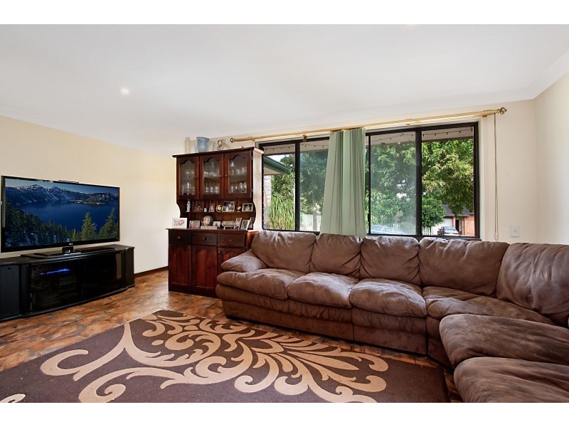 77 Platypus Road, Berkeley Vale NSW 2261