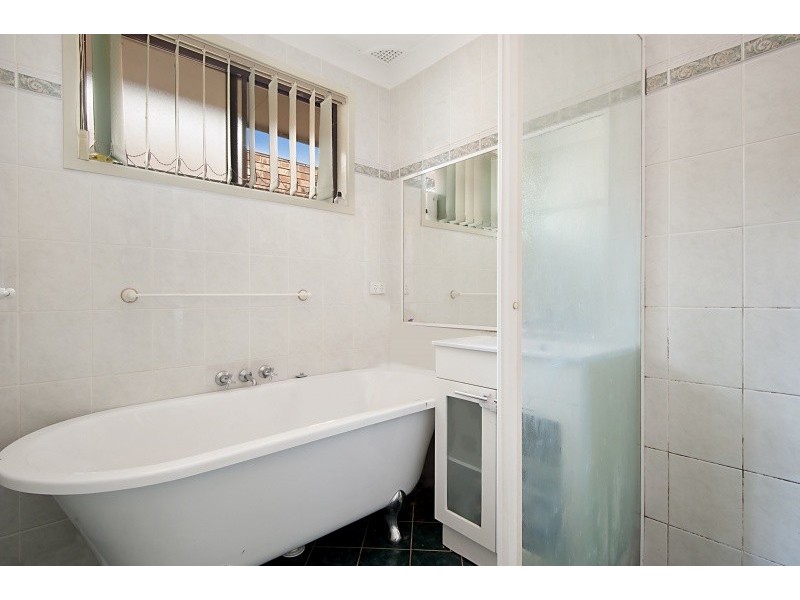 77 Platypus Road, Berkeley Vale NSW 2261