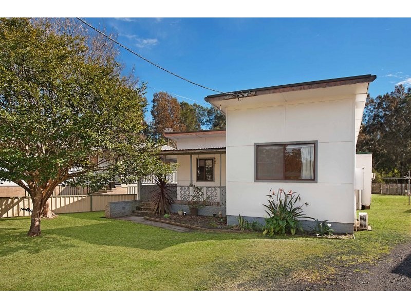 215 Geoffrey Rd, Chittaway Point NSW 2261
