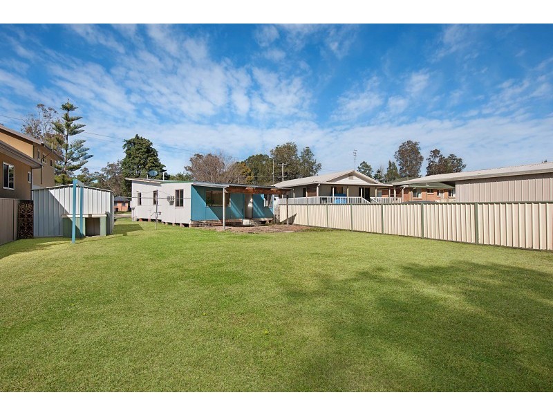 215 Geoffrey Rd, Chittaway Point NSW 2261