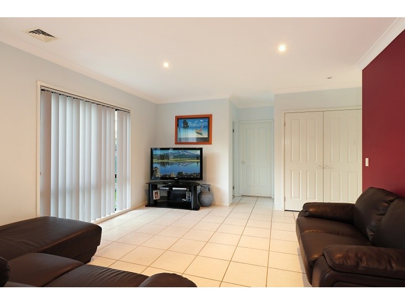 2 Gladys Avenue, Berkeley Vale NSW 2261