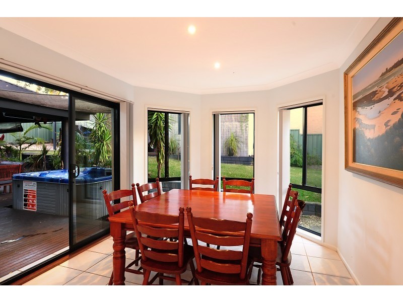 2 Gladys Avenue, Berkeley Vale NSW 2261