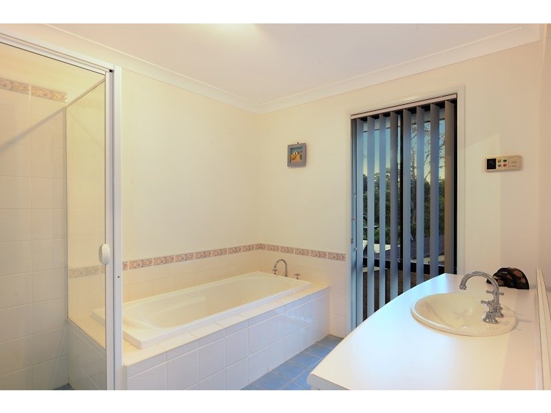 2 Gladys Avenue, Berkeley Vale NSW 2261