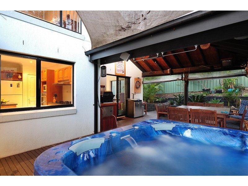 2 Gladys Avenue, Berkeley Vale NSW 2261