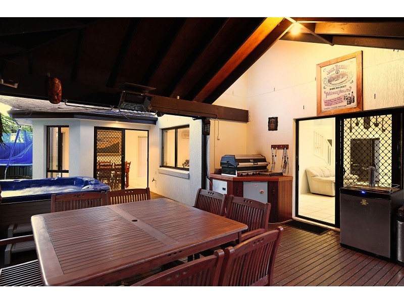 2 Gladys Avenue, Berkeley Vale NSW 2261