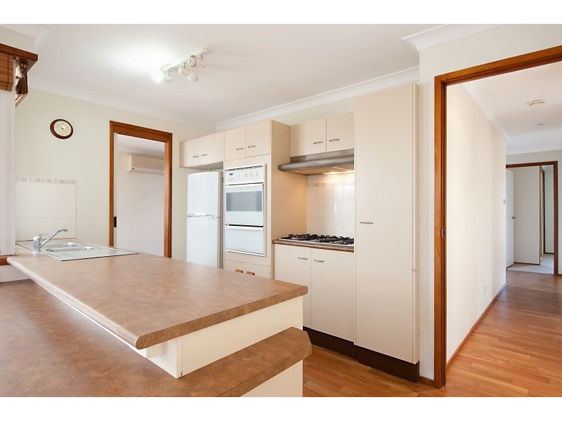 32 Sir Joseph Banks Dr, Bateau Bay NSW 2261