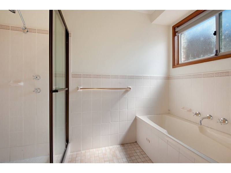 32 Sir Joseph Banks Dr, Bateau Bay NSW 2261