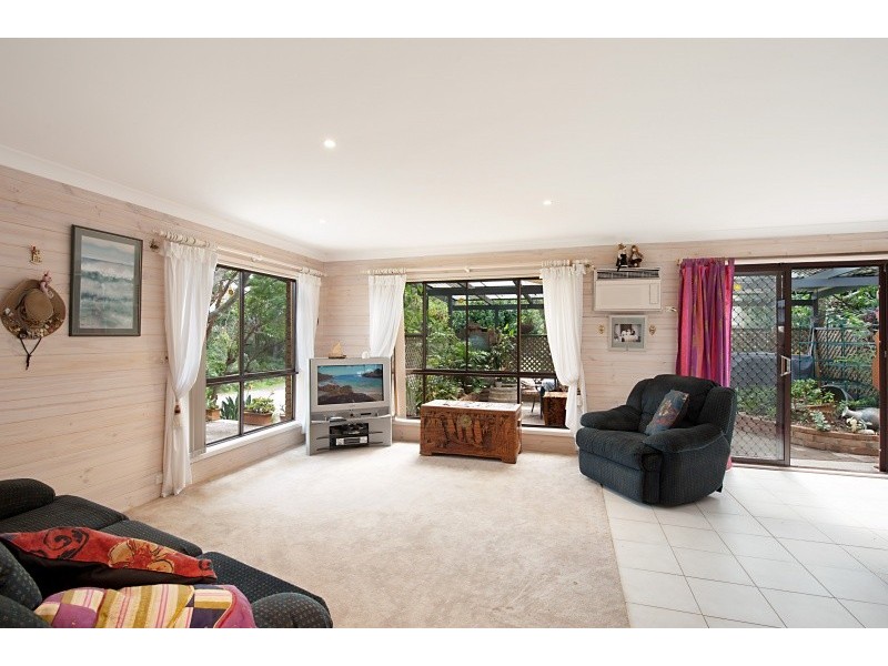 1 Shakespeare Avenue, Bateau Bay NSW 2261