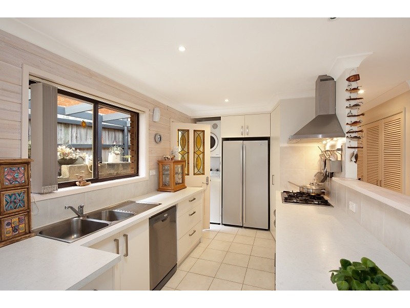 1 Shakespeare Avenue, Bateau Bay NSW 2261